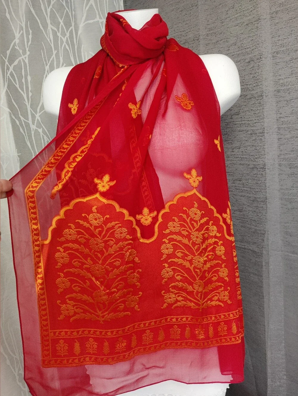 The Metropolitan Museum of Art Silk Blend Scarf Wrap Red Gold Orange 24x80